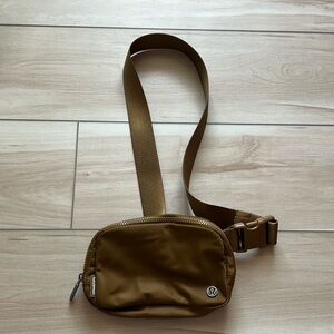 EUC Lululemon Everywhere Belt Bag